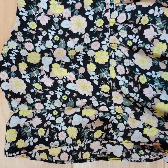 LOFT flutter sleeve floral blouse - Picture 7 of 8